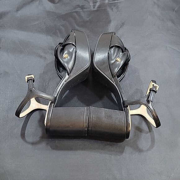 BRAND NEW BANDOLINO BLOCK HEEL ADJUSTABLE BUCKLE ANKLE STRAP SANDAL - Picture 7 of 14